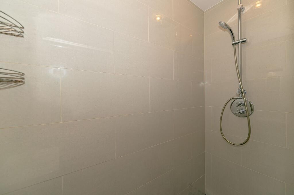 Bedroom 2 Ensuite