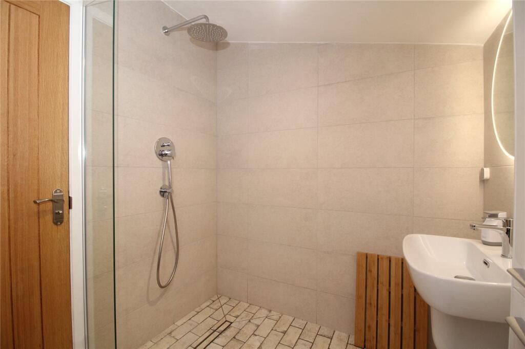 Groundfloor Shower