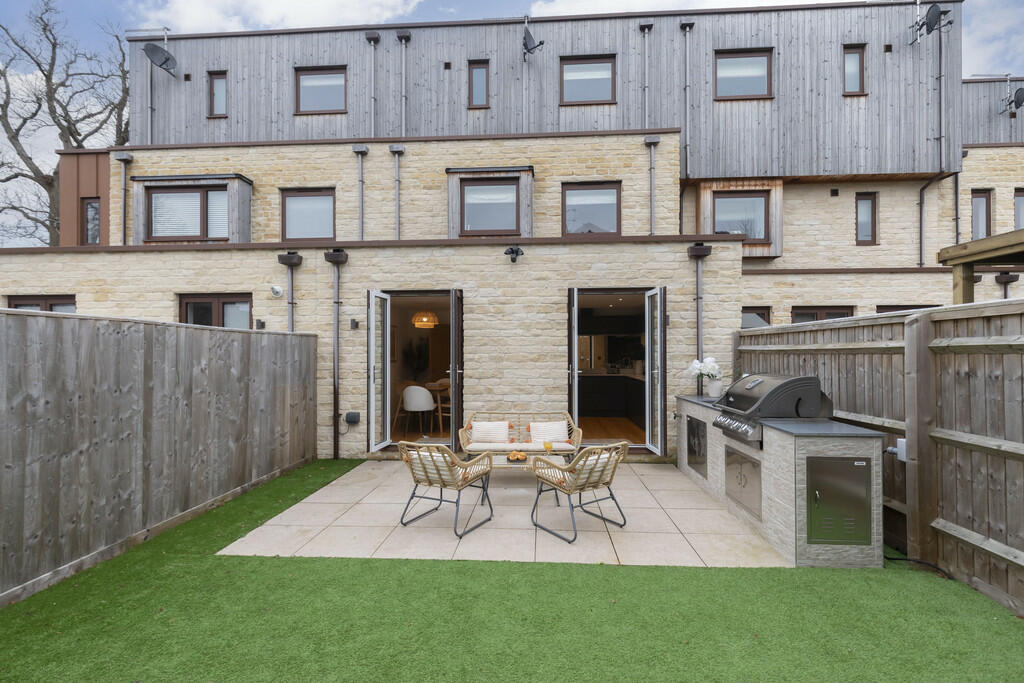 4 Castleton Villa...