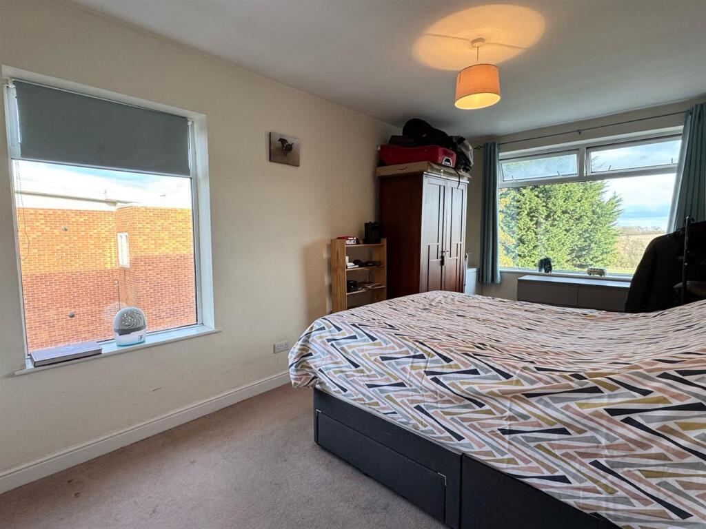Bedroom 2 (2).jpg