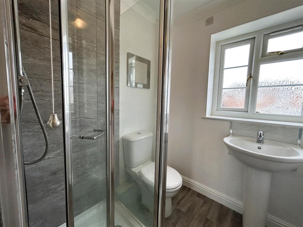 ensuite.JPG