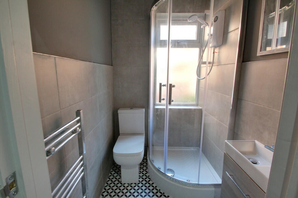 Shared Bathroom suit