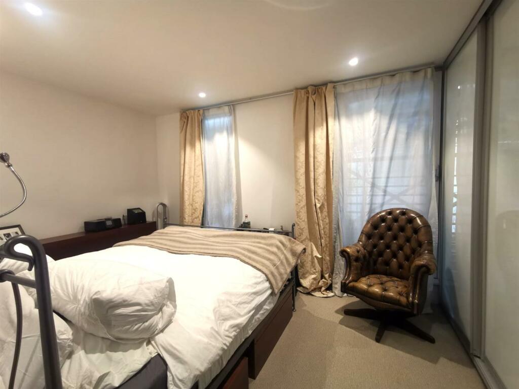 bed1.jpg
