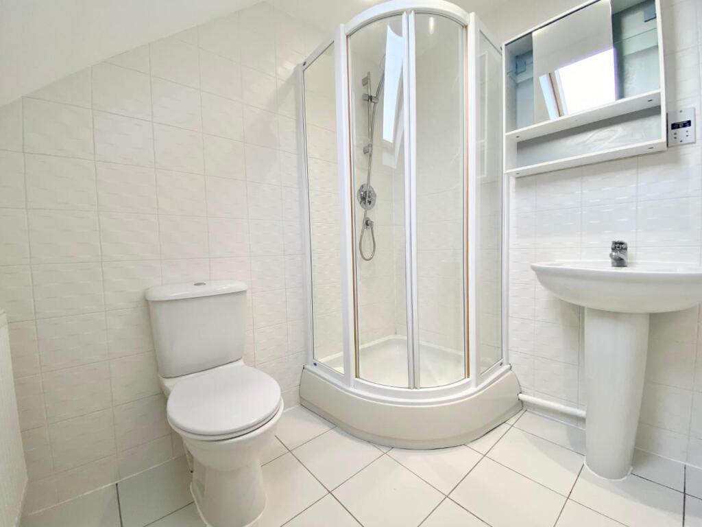 ensuite.JPG