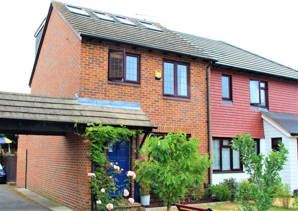 39 Kings chase KT8  EXT 2.jpg