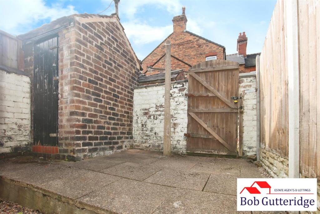 ENCLOSED REAR YARD