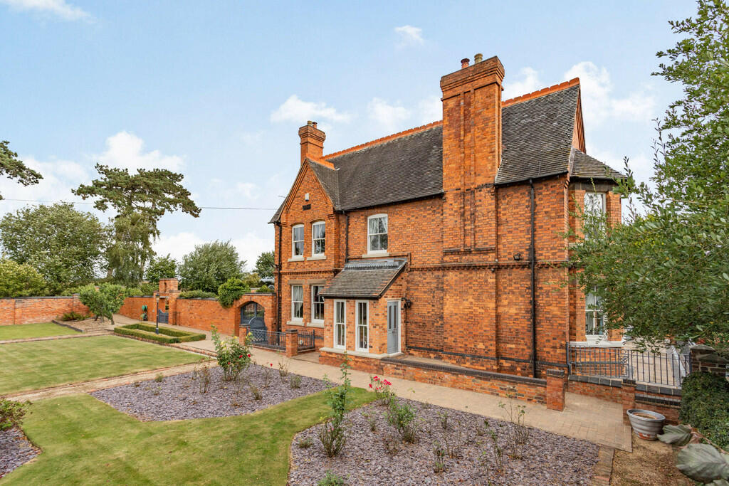 8479735-exterior1...