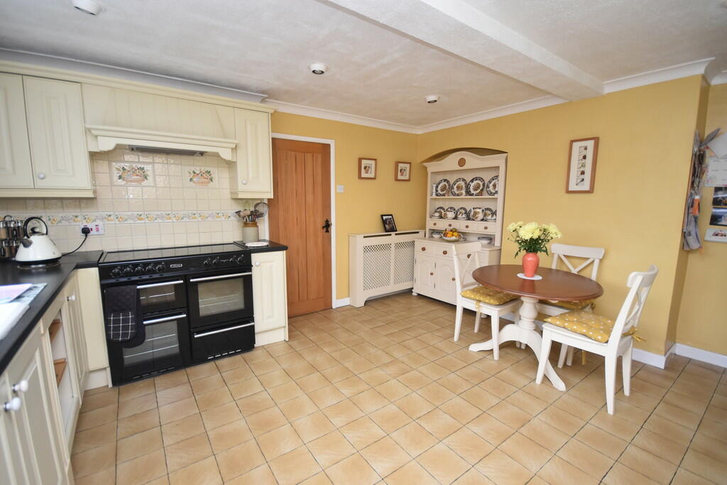 Kitchen/Breakfast...