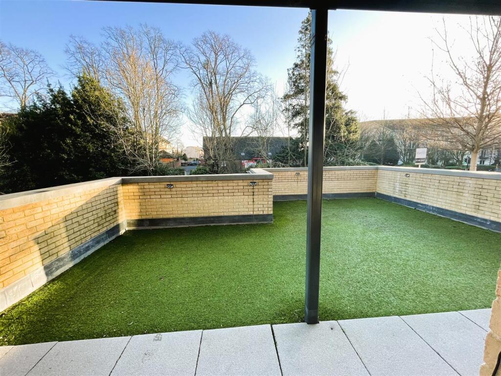 7 Simco Court roof terrace 2.jpeg