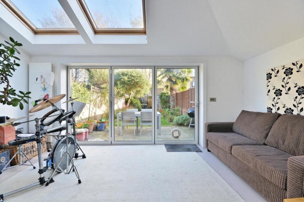 27'4 Kitchen/Family Room