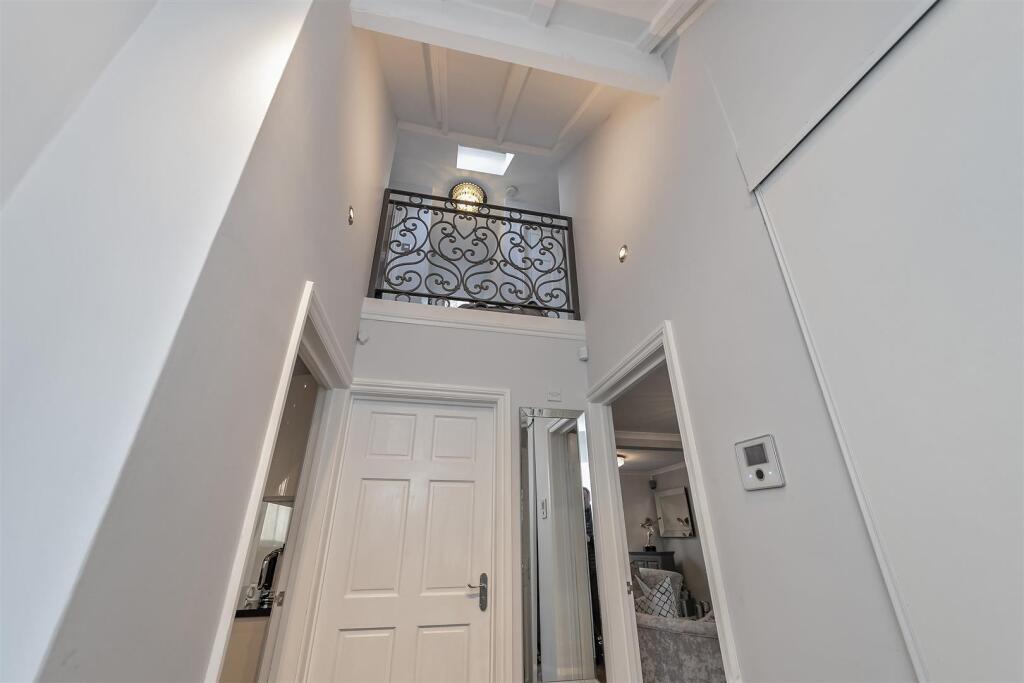 30NewlynClose-11.jpg