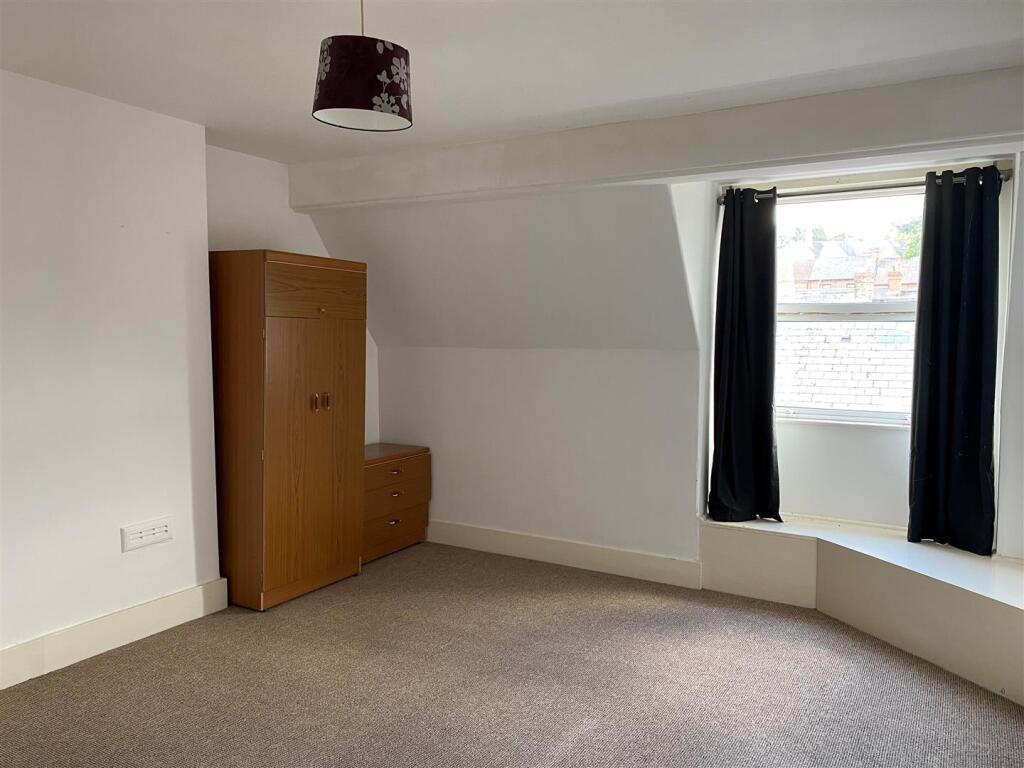 86 High Street - second bedroom.jpg