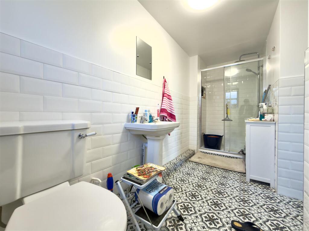 EN SUITE