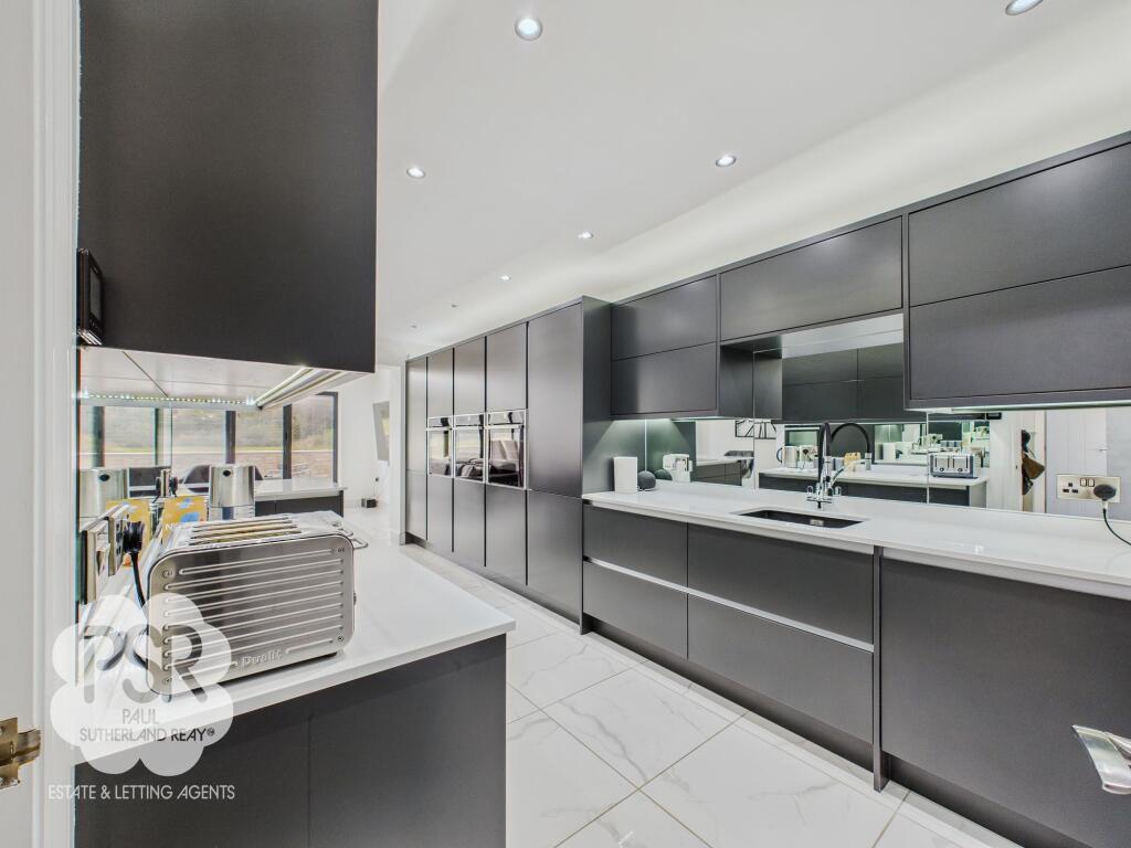 Into the Kitchen Diner