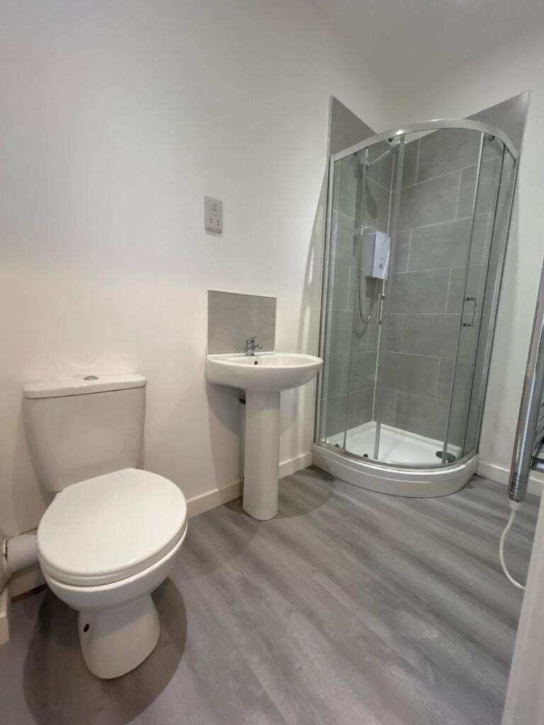 08-Bathroom-0001