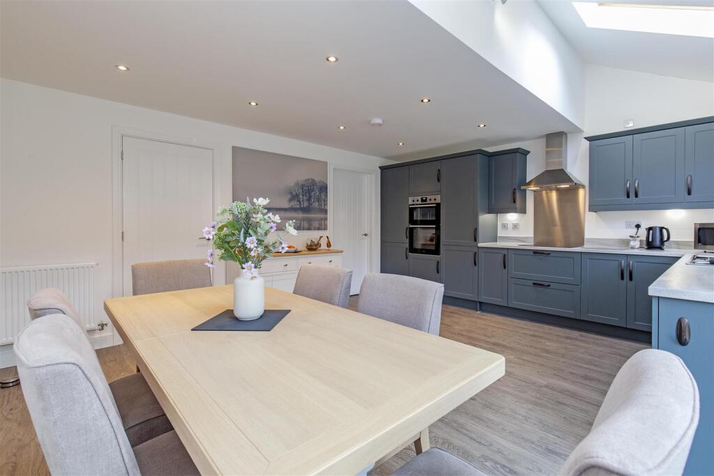 Impressive Dining Kitchen