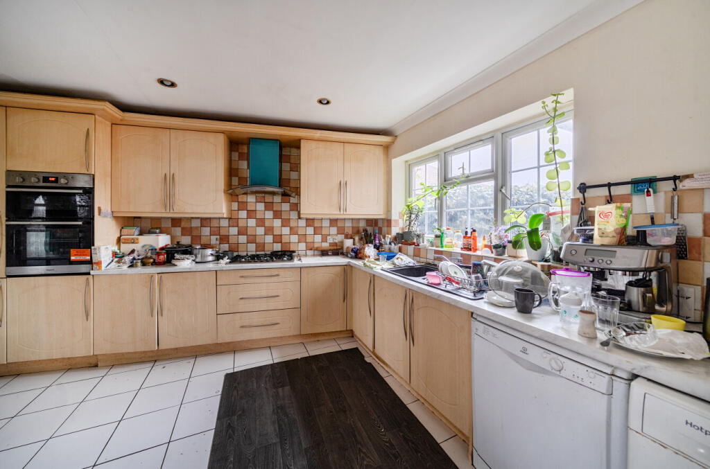 1395679-10-695faf...