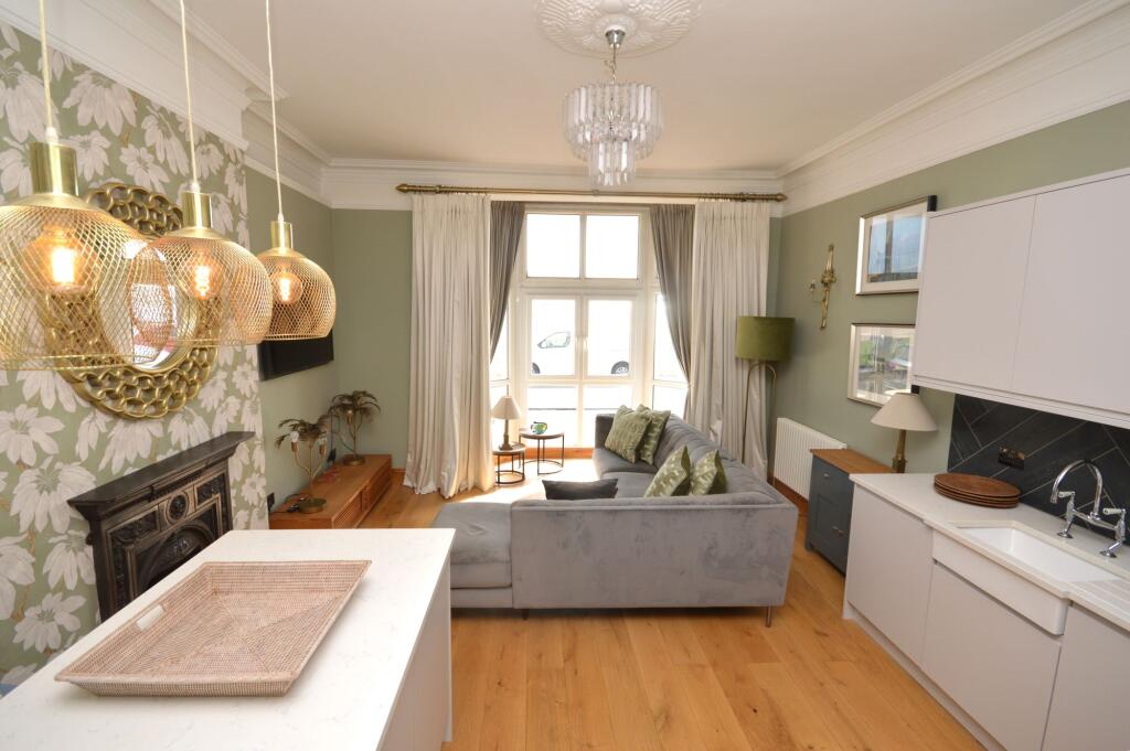 LOUNGE / KITCHEN / DINER