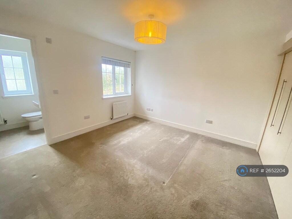 Master Bedroom 01