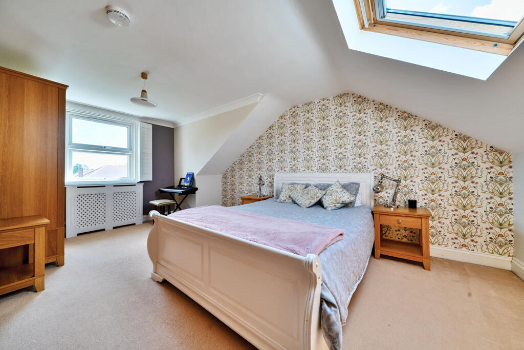 1323794-5-686d018...