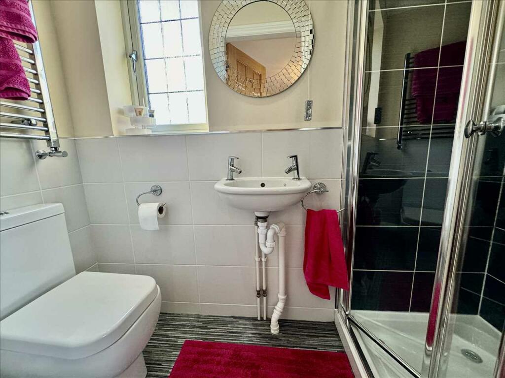 EN-SUITE SHOWERROOM