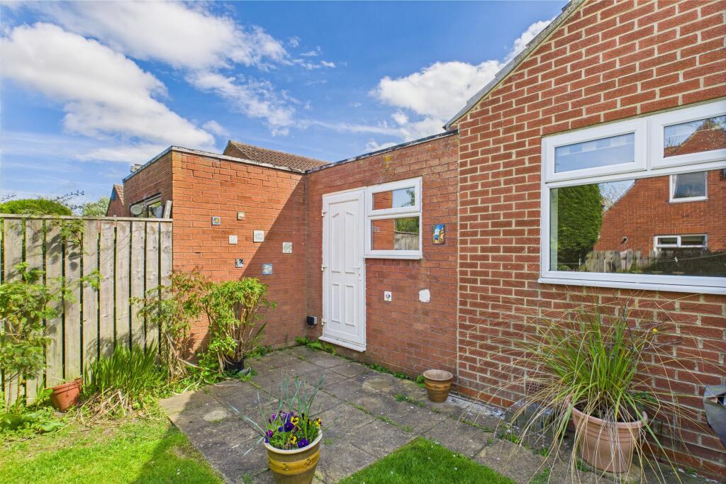 CAM04201G0-PR0077-STILL038