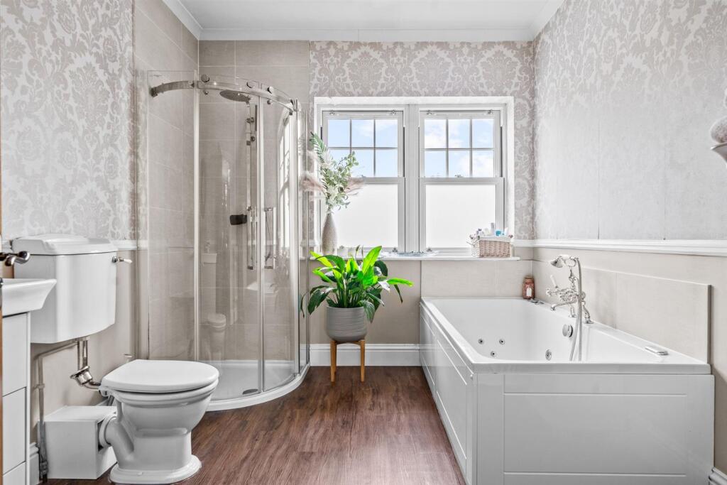 Ensuite bathroom