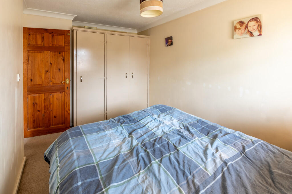 6 Chelmsford Driv...