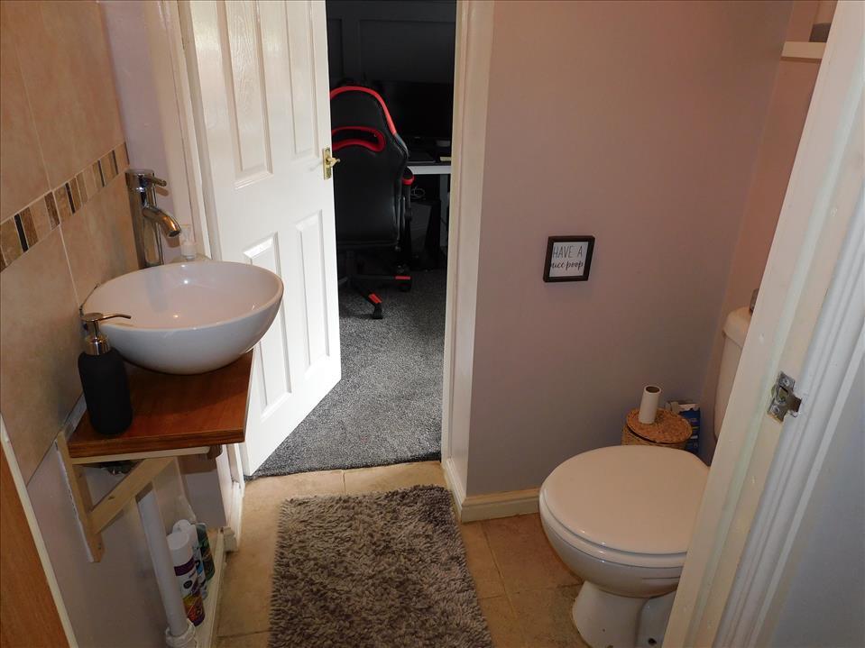 BEDROOM 2