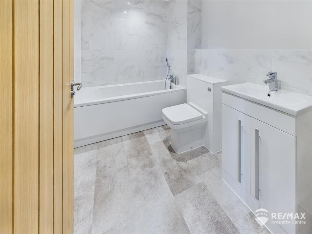 Family Bathroom.jpg