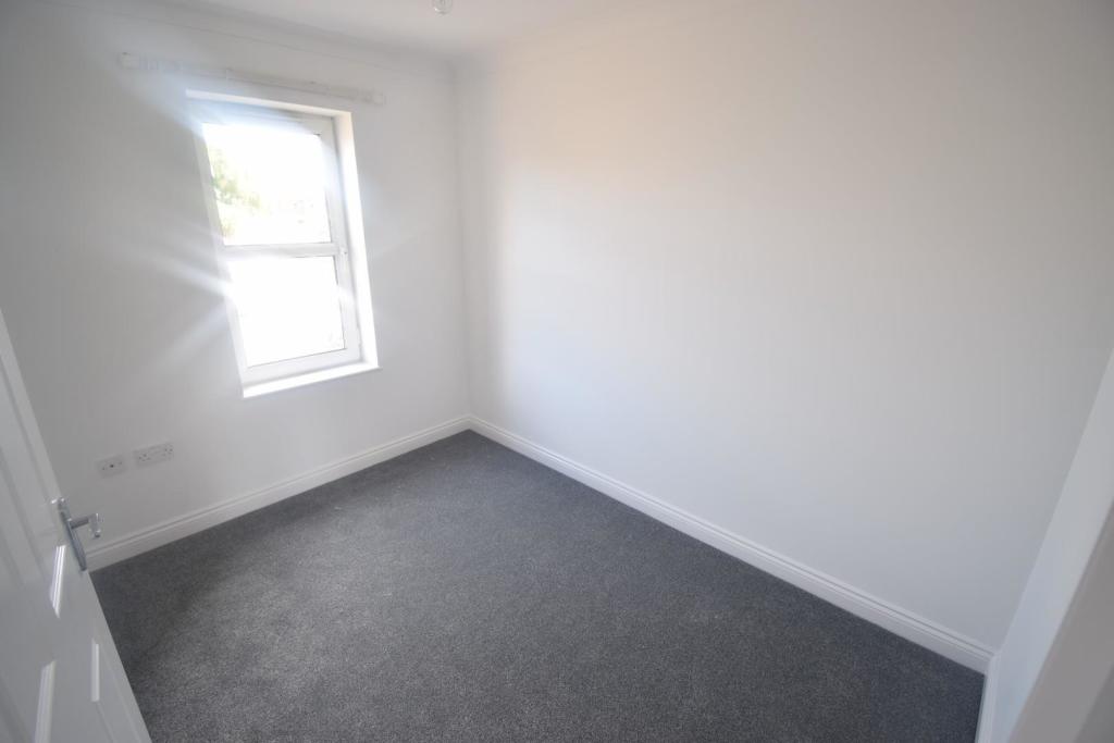 bedroom.JPG