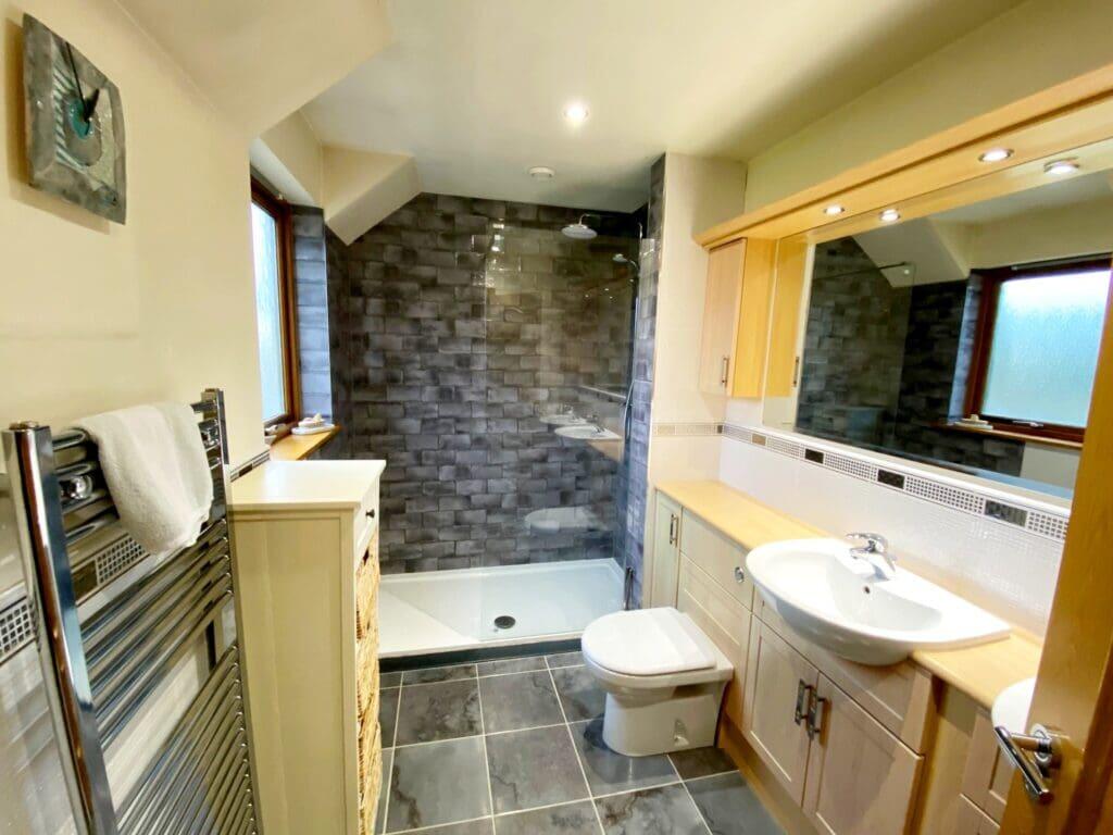 EN-SUITE SHWRM