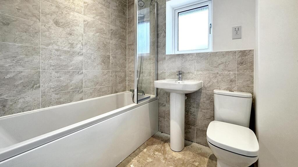 This well-maintained bathroom features modern t...