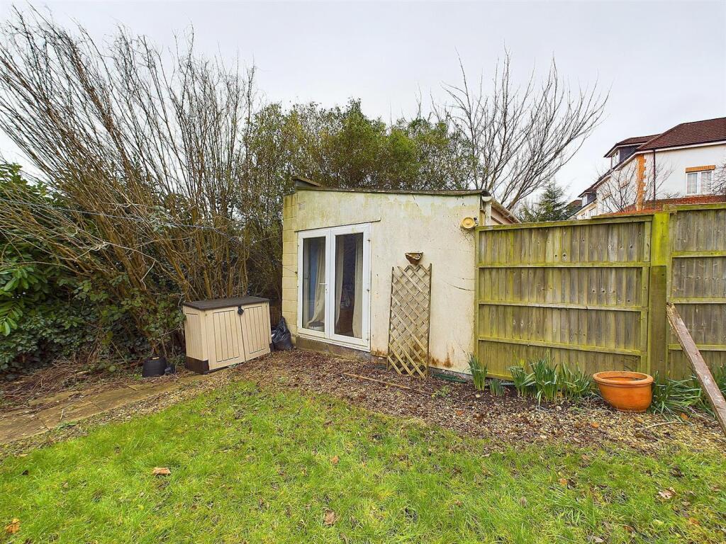 9 - 2 bedroom garden flat.jpg