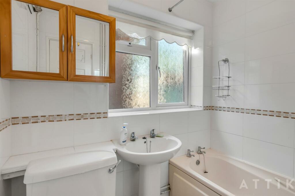 11 Kennedy Close Halesworth IP19 8EG (15).jpg