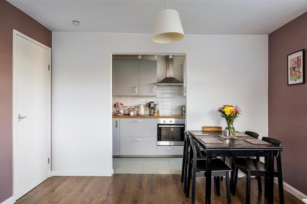 Lynwood Close, E18