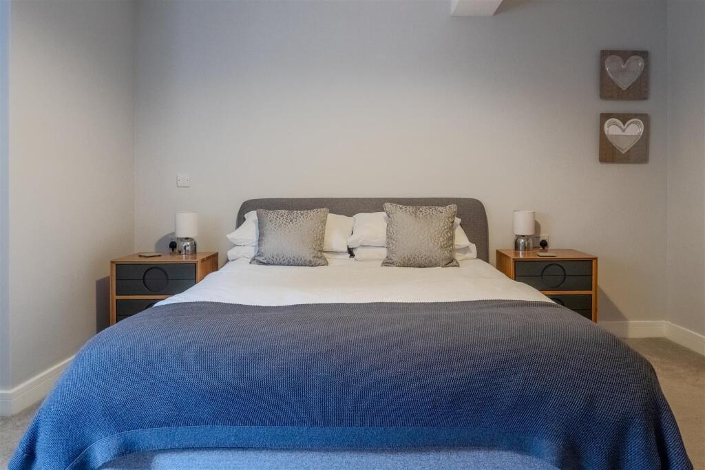 Bedroom .jpg