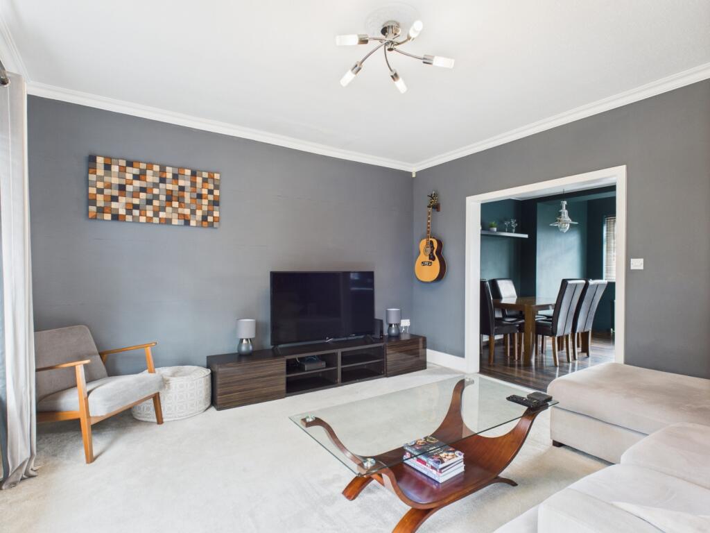 CAM03729G0-PR0102-STILL005