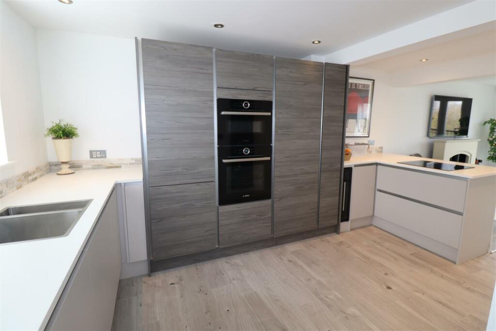 Kitchen.  (1).JPG