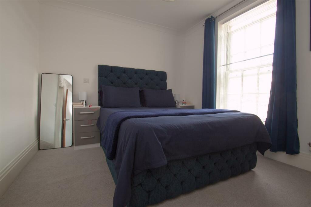 bedroom 1.jpg