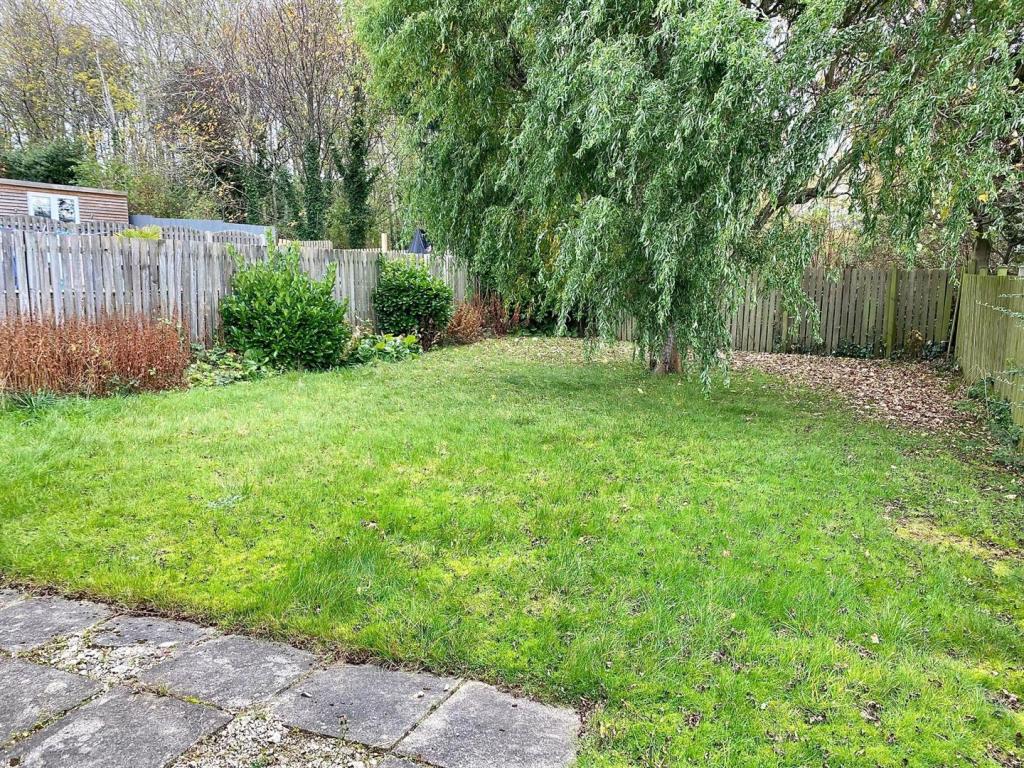 greenacres drive 32 garden.jpg