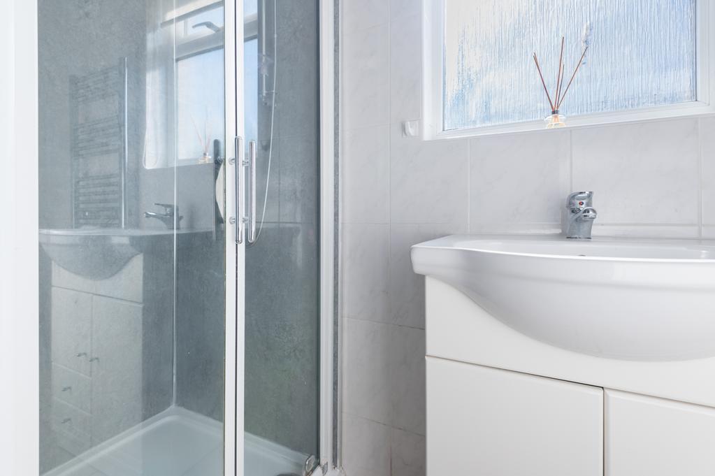 ENSUITE SHOWER AREA
