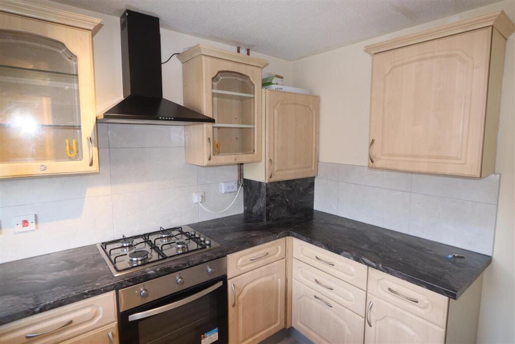 Kitchen 2.JPG