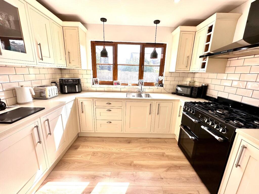 ADDITIONAL INTERNAL PHOTOS