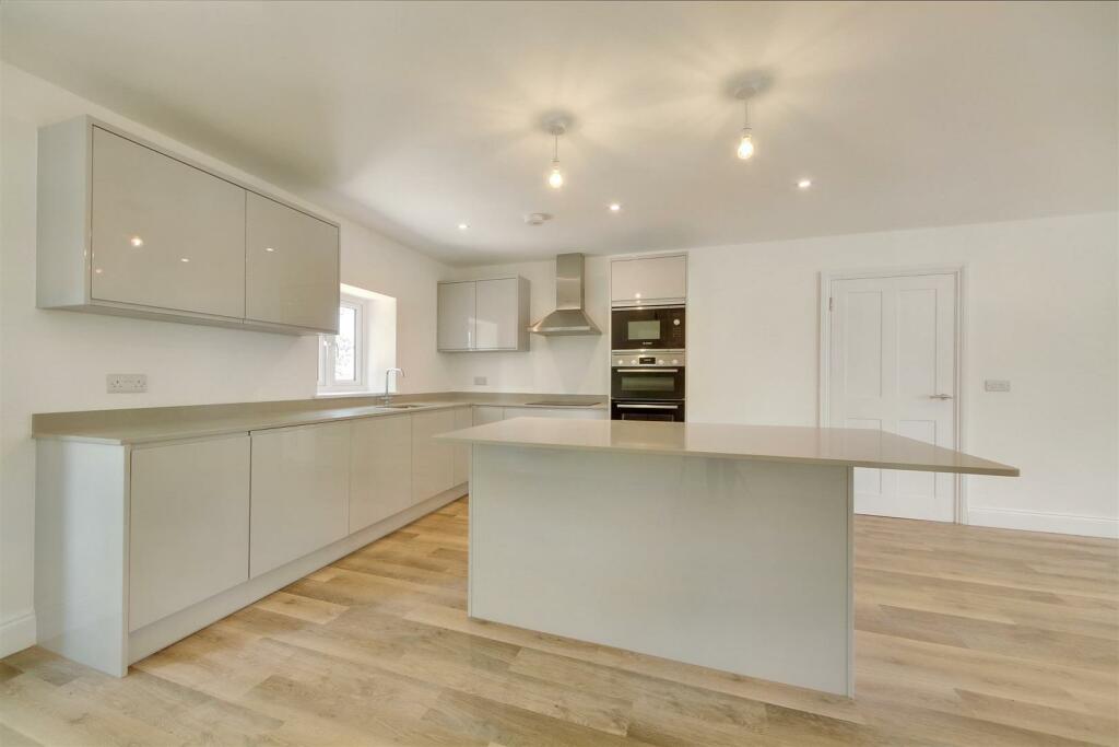 Kitchen Reception 3.jpg