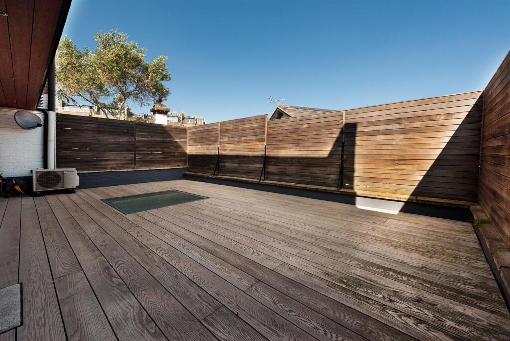 D0389 21 daleham mews roofTerr2.jpg