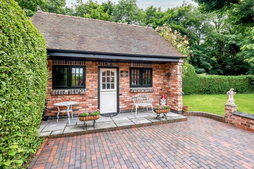 Garage/Bar