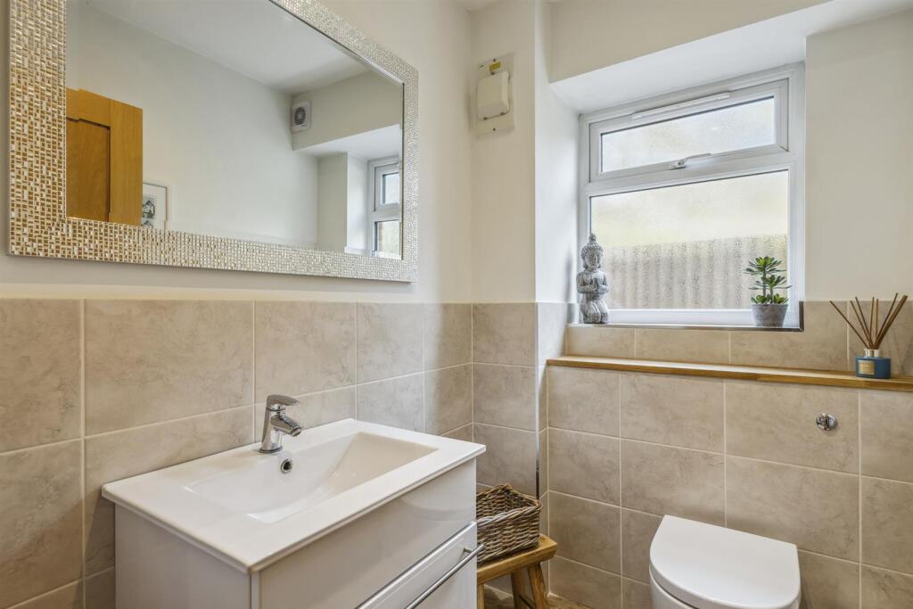 89601_1B Mytchett Road Mytchett(21)_low.jpg