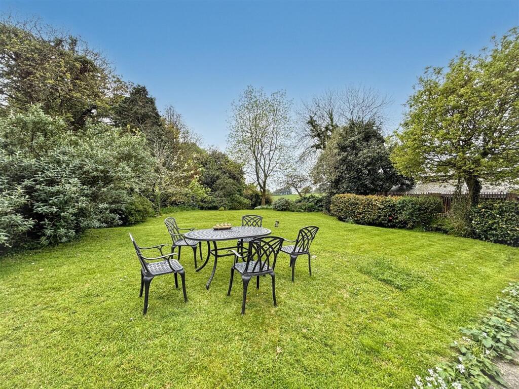 Rear garden.jpeg