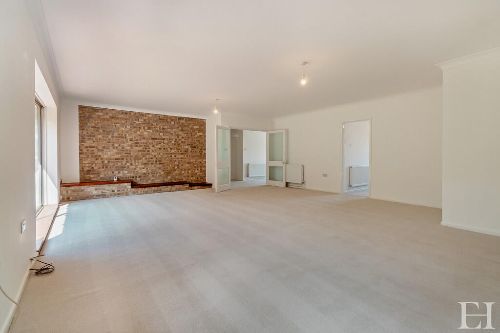 8658771-interiorW...
